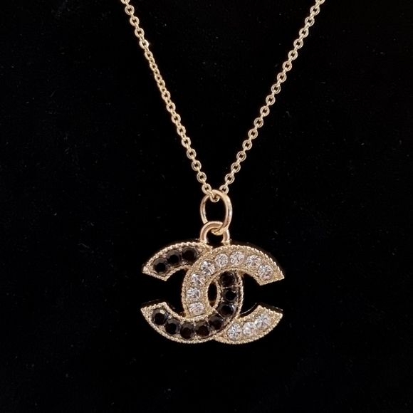 CHANEL Authentic Vintage Gold necklace - Picture 2 of 3